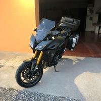 Yamaha tracer 900 con tanti accessori