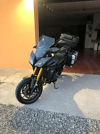Yamaha tracer 900 con tanti accessori