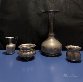 Set 4 Vasi e Brocca Vintage in Peltro 95%