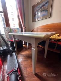 Tavolo azzurro fatto su misura