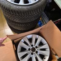 4 cerchi 17 BMW con 3 gomme termiche