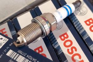 Candele BOSCH Iridium FR7KI332S (0242236571) Nuove