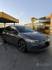 Volkswagen Golf 8 2.0 TDI 150 CV DSG Life – 2020 -