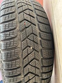 4 gomme pirelli 225/50/18 invernali 85%
