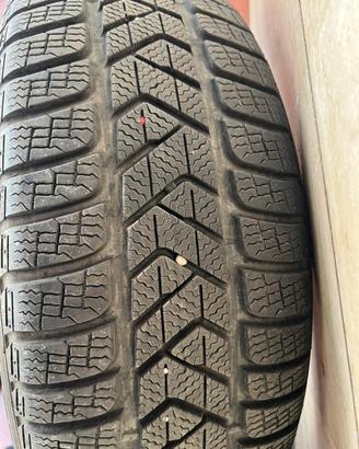 4 gomme pirelli 225/50/18 invernali 85%