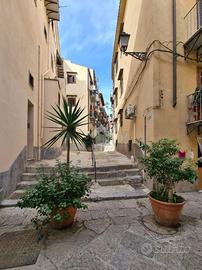 2 LOCALI A PALERMO