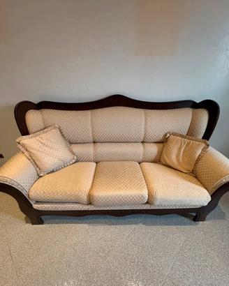 divano in tessuto e legno