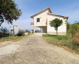 CASA INDIPENDENTE A LUZZI