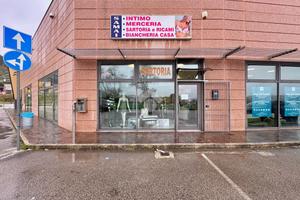 NEGOZIO A MONTELABBATE