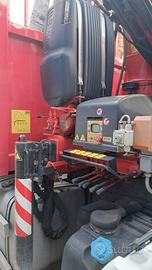 Autocarro Stralis 310 con Carrellone gru Fassi 130