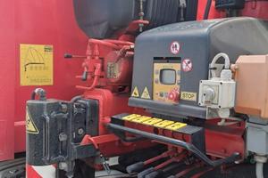 Autocarro Stralis 310 con Carrellone gru Fassi 130