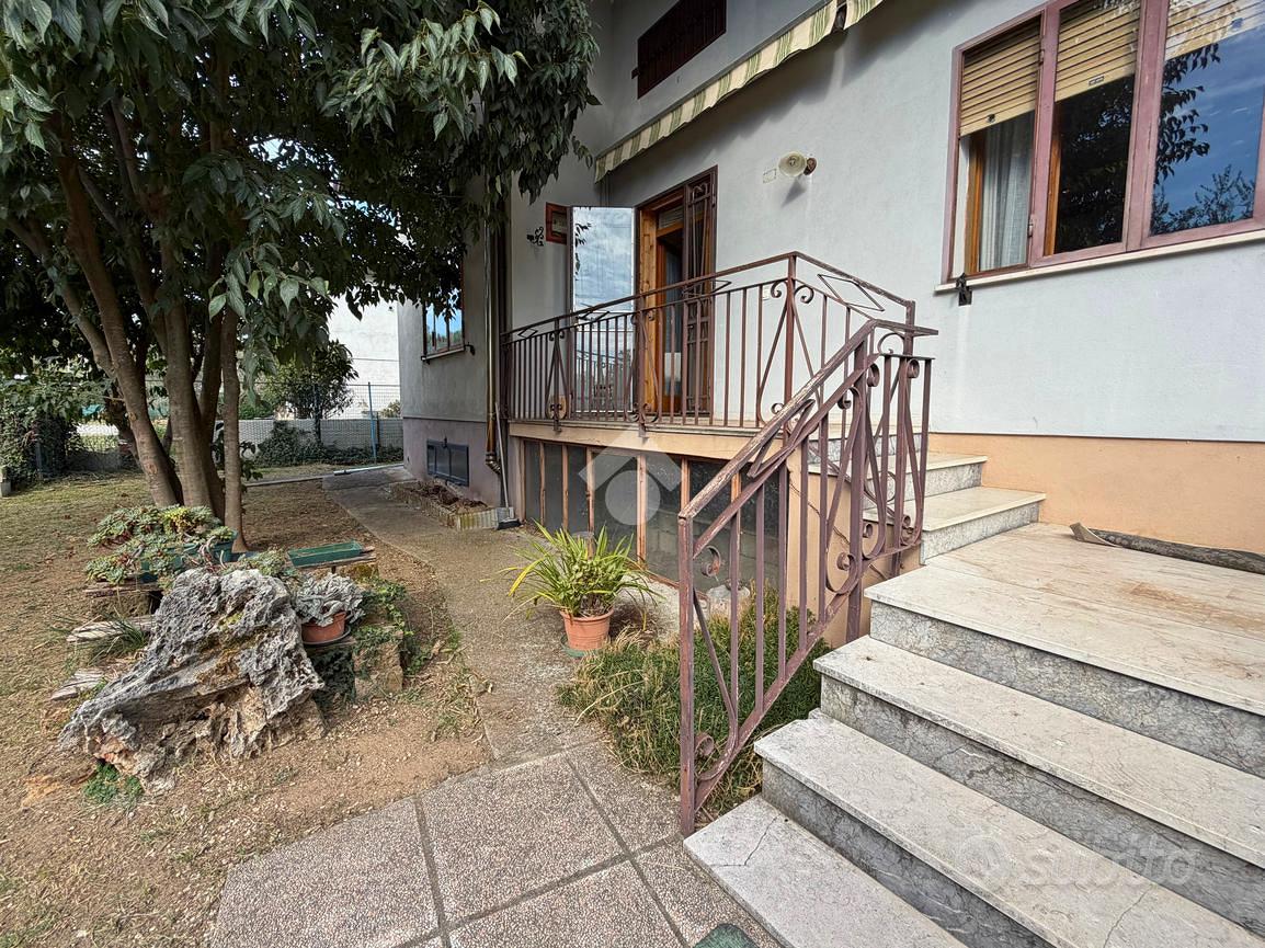 Casa – Borso del Grappa, Corte - Vista 2