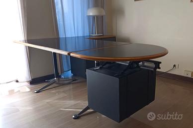 Scrivania da ufficio con cassettiera sospesa