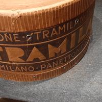 antico contenitore  pubblicitario panettone 