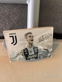 Calamita firmata da Cristiano Ronaldo in persona