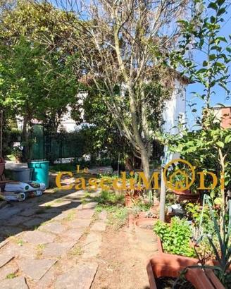 Appartamento di 90 m² con 4 locali e posto auto a 