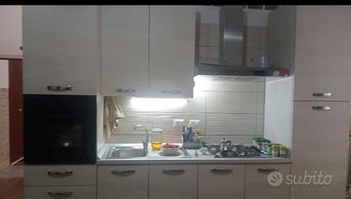 cucina completa di elettrodomestici  
