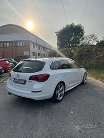 Opel Astra 1.6 turbo Cosmo S 180cv
