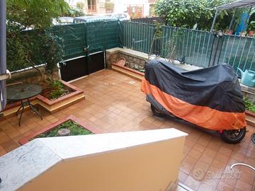 Appartamento con giardino e tre camere da letto