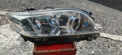 Fari Toyota rav4