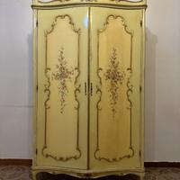 Armadio e giroletto stile veneziano