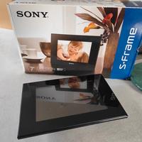Sony S-Frame DPF-D72N
