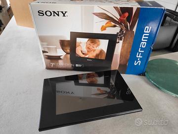 Sony S-Frame DPF-D72N