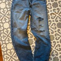 Jeans levis con strappi