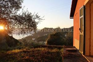 Villa di 4127 m² con più di 5 locali e box auto a 