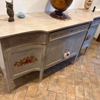 Credenza in legno massello in stile shabby