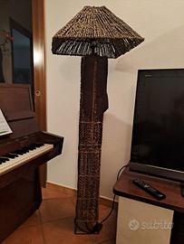 lampada da terra in legno artigianale