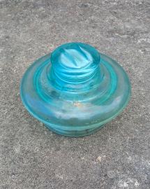 Antico isolatore elettrico in vetro