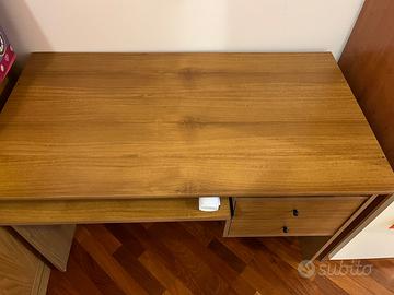 Scrivania/ tavolo per computer