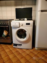 Lavatrice Electrolux 8 kg frigorifero Indesit