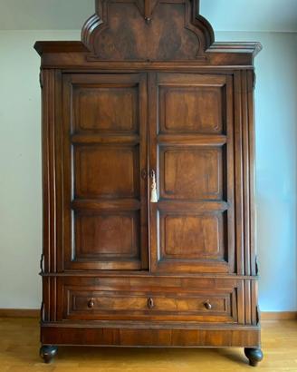 Armadio antico in noce fine ‘800, imponente