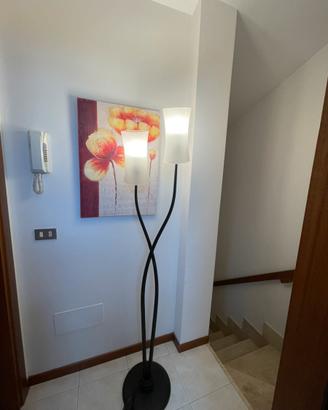 Lampada da terra funzionate a 2 luci