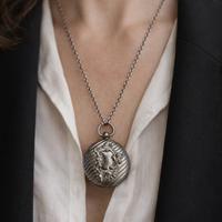 Antico porta orologio pendente argentato rococò