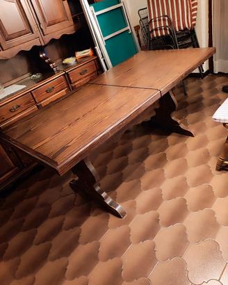 Tavolo allungabile in legno massello + 8 sedie