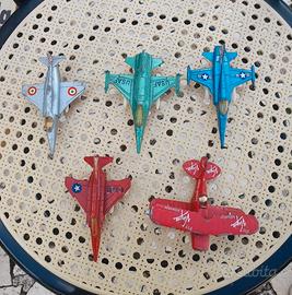 Lotto di 5 modellini aerei militari