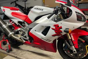 Yamaha r1