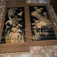 Coppia di arazzi in seta ricamata