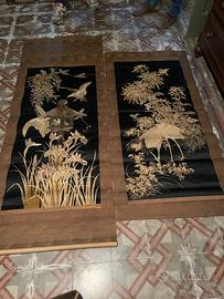 Coppia di arazzi in seta ricamata