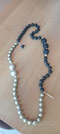 collana grigia e nera 