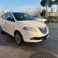Lancia Ypsilon 0.9 TwinAir METANO 2013