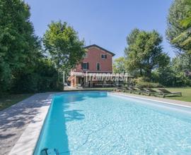 VILLA CON PARCO E PISCINA