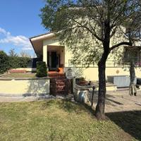 VILLA A SCHIERA A CAPENA