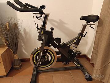 bicicletta DIADORA indoor con schermo 