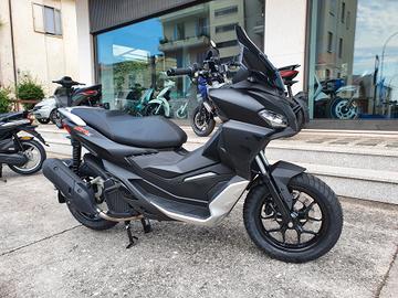 Aprilia SR GT 200