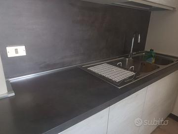 Cucina su misura moderna con elettrodomestici – ot