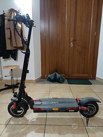 Monopattino elettrico Majestic Lewis